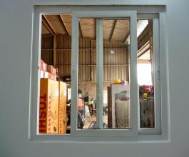 Cửa sổ mở trượt uPVC